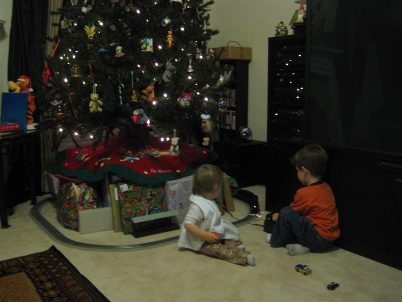 Jess&Alex_Lionel.JPG - Big brother showing me how to drive the train.