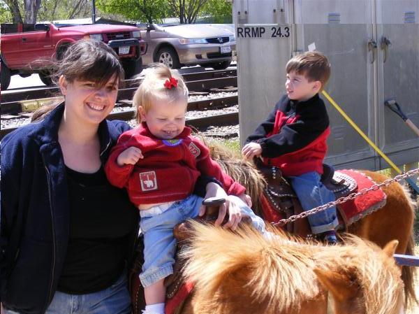 Jess-DOWT_09-II-15.JPG - Mummy took Alex and Me on that Pony ride Daddy promised us last weekend.