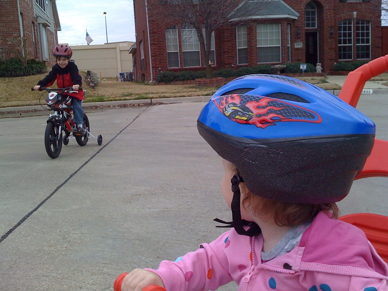 Jess_BikeRide-3.jpg - ... Here he comes on his new "motobike!" - Nice cool "Training" wheels bro!?