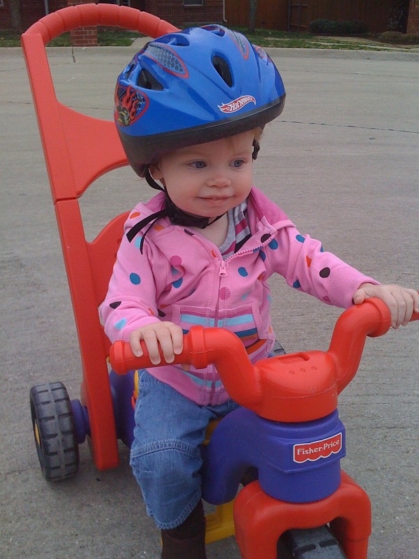 Jess_BikeRide.jpg - Daddy took me for a bike ride...