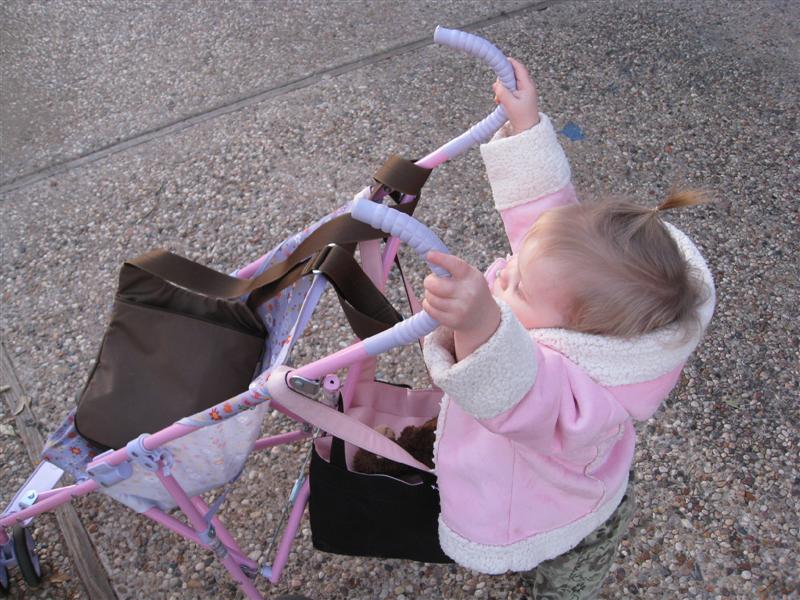 Matt&JacquiVisit_GoKarts-Jess-10.JPG - I'm a big girl, I can push my own stroller...