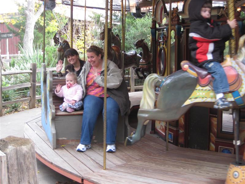 Matt&JacquiVisit_ZooTime-23.JPG - On the carousel w/ Mummy and Auntie Jacqui!  This is fun!
