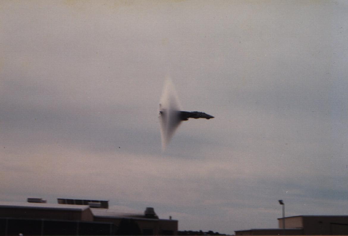 F-14 Departure.jpg (294172 bytes)